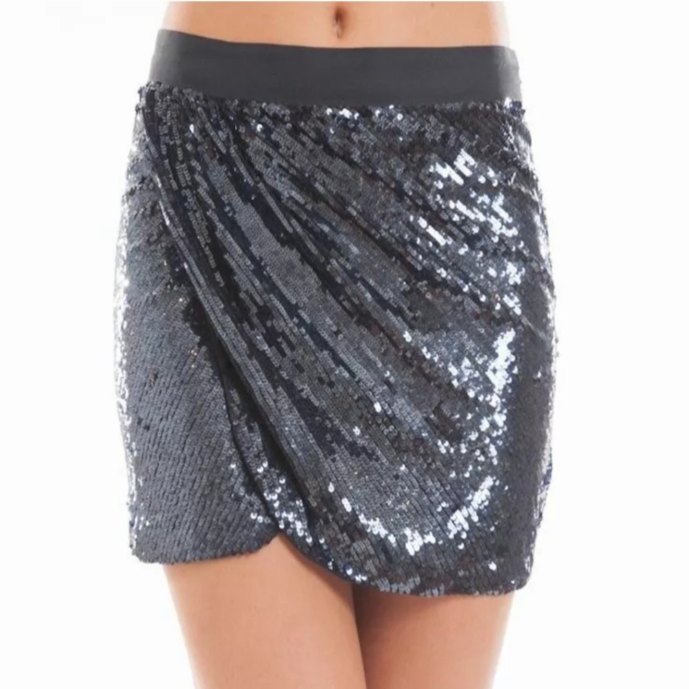 $399 Haute Hippie Sequins Mini Skirt Size Small